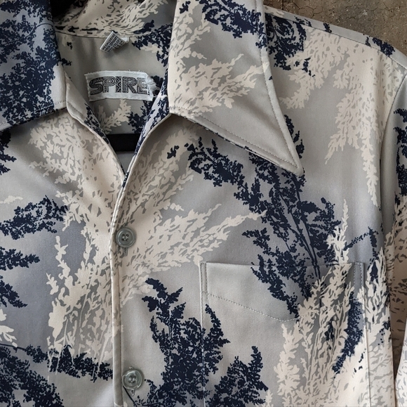 Vintage 1970s Dagger Collar Button Front Shirt Textured Polyester - Picture 2 of 6